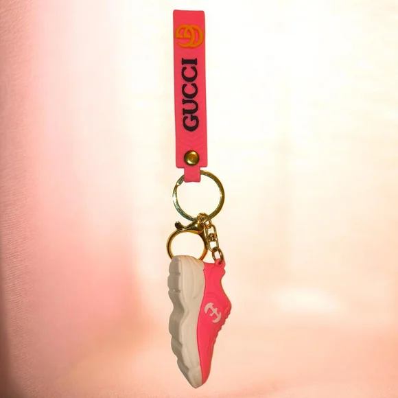 ⭐Gucci Pink and White Shoe Charm Key Holder - Picture 1 of 1